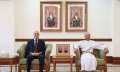 وزير الإسكان يلتقي محافظ مسقط...
