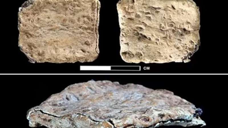 لوح حجري ملعون إلهيًا بحجم طابع بريد يكشف اسمًا عبريًا عن الله