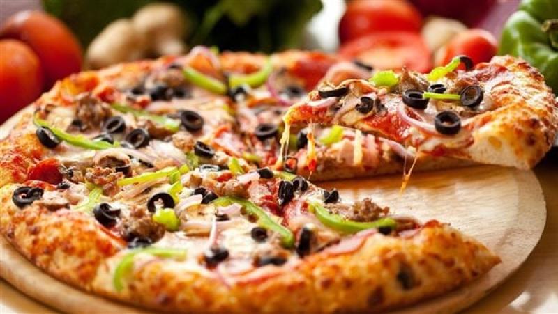 طريقة عمل البيتزا لسهرة رأس السنة 2024