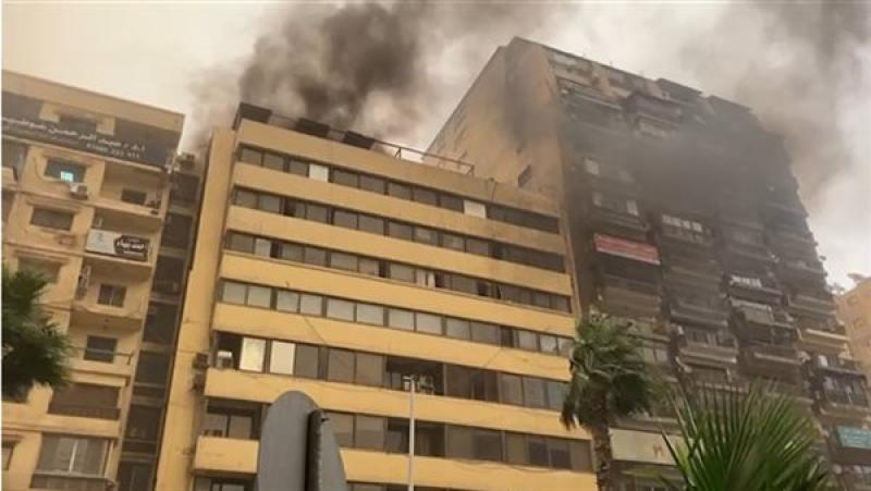 الاستعلام عن صحة شاب أصيب في حريق أعلى برج سكني بالدقي