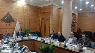 رئيس جامعة بنها يترأس اجتماع...