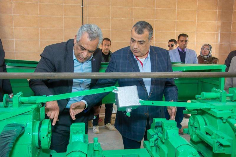 وزير الإنتاج الحربي يتفقد سير العمل بشركة أبو زعبل للكيماويات المتخصصة