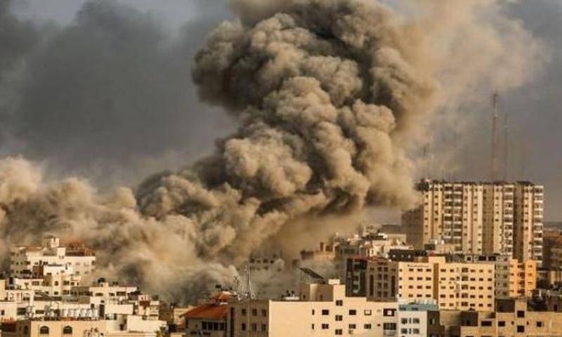 انفجارات قوية في شمالي قطاع غزة جراء قصف إسرائيلي كثيف