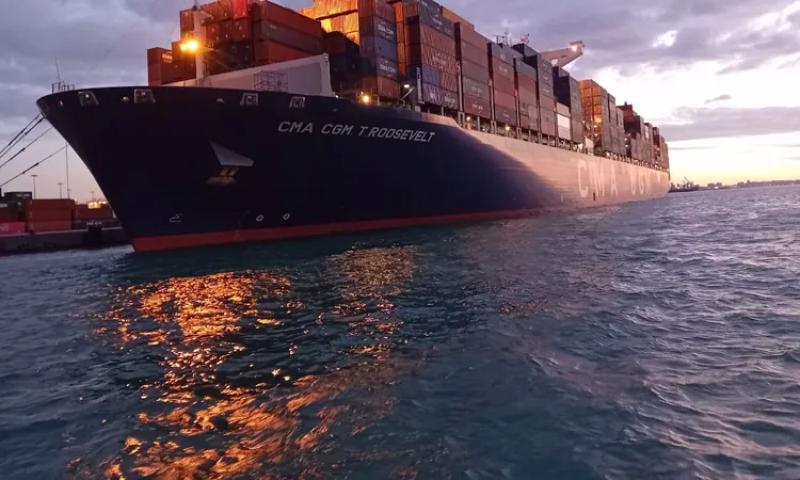 ميناء الإسكندرية يستقبل أكبر سفينة حاويات في تاريخه بحمولة 142 ألف طن