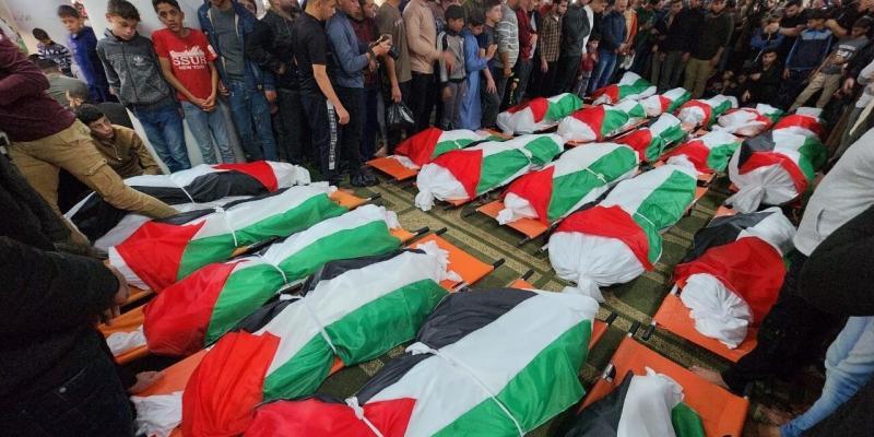 استشهاد 4 فلسطينيين وإصابة آخرين جراء قصف إسرائيلي في دير البلح وسط غزة
