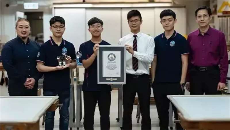 بأصغر روبوت في العالم، تلاميذ في هونج كونج يدخلون موسوعة جينيس (فيديو)