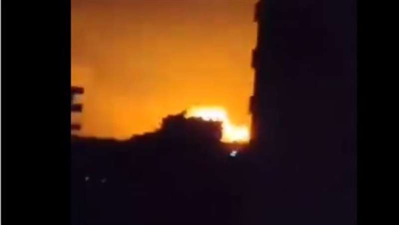 قتلى ومصابون من المدنيين في القصف الإسرائيلي على مدينة حمص السورية (فيديو)