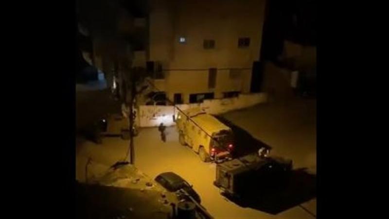 قوات الاحتلال تحاصر منزلًا في مدينة الخليل بالضفة الغربية تمهيدًا لتفجيره
