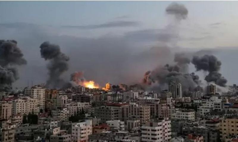 سقوط عشرات الشهداء والمصابين.. قصف إسرائيلي عنيف يستهدف منازل جنوب غزة