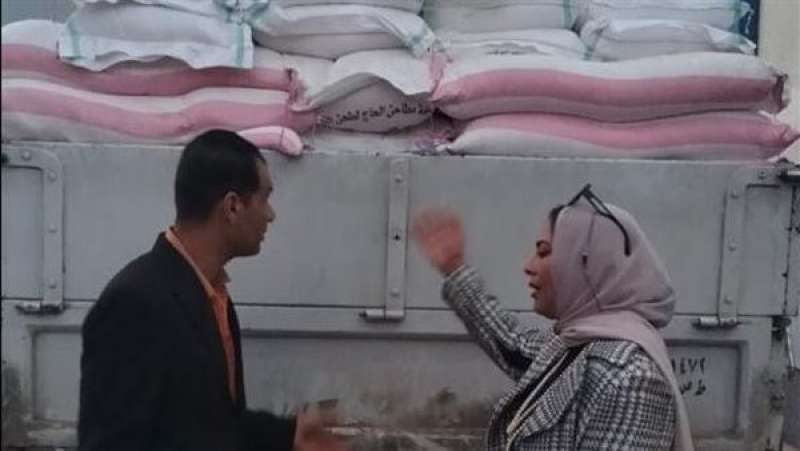 ضبط 16 طن دقيق ومكرونة مجهولة المصدر في حملة تموينية بمدينة الإسماعيلية