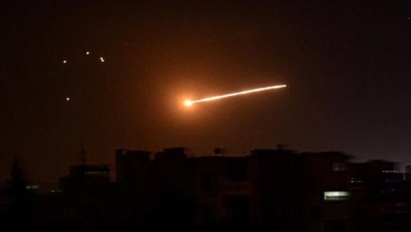 الدفاعات الجوية السورية تتصدى لأهداف معادية في سماء دمشق ومحيطها