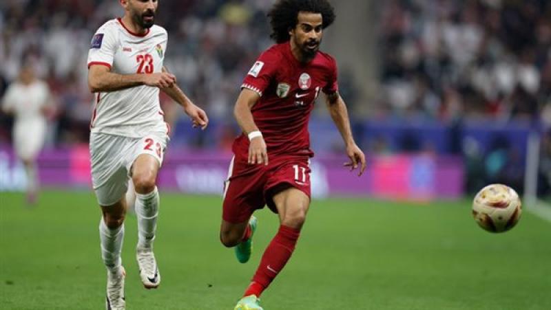 أكرم عفيف يكتب التاريخ بإنجاز جديد في كأس آسيا