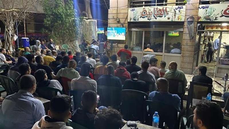 إقبال كبير على مقاهي القاهرة والجيزة بسبب مباراة الأهلي وبلوزداد