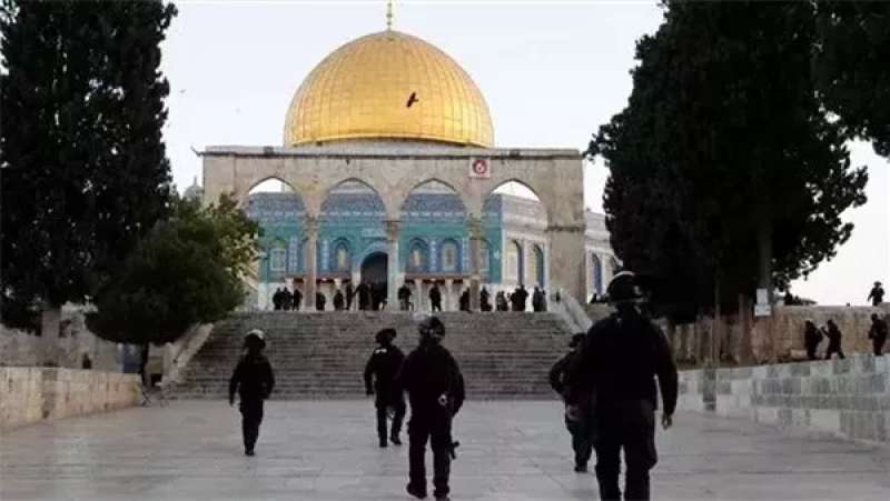 حماس توجه تحذيرا لإسرائيل: منع دخول الفلسطينيين إلى الأقصى لن يمر دون حساب
