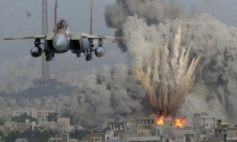 طيران الاحتلال يصيب 14 فلسطيني وسوري في لبنان